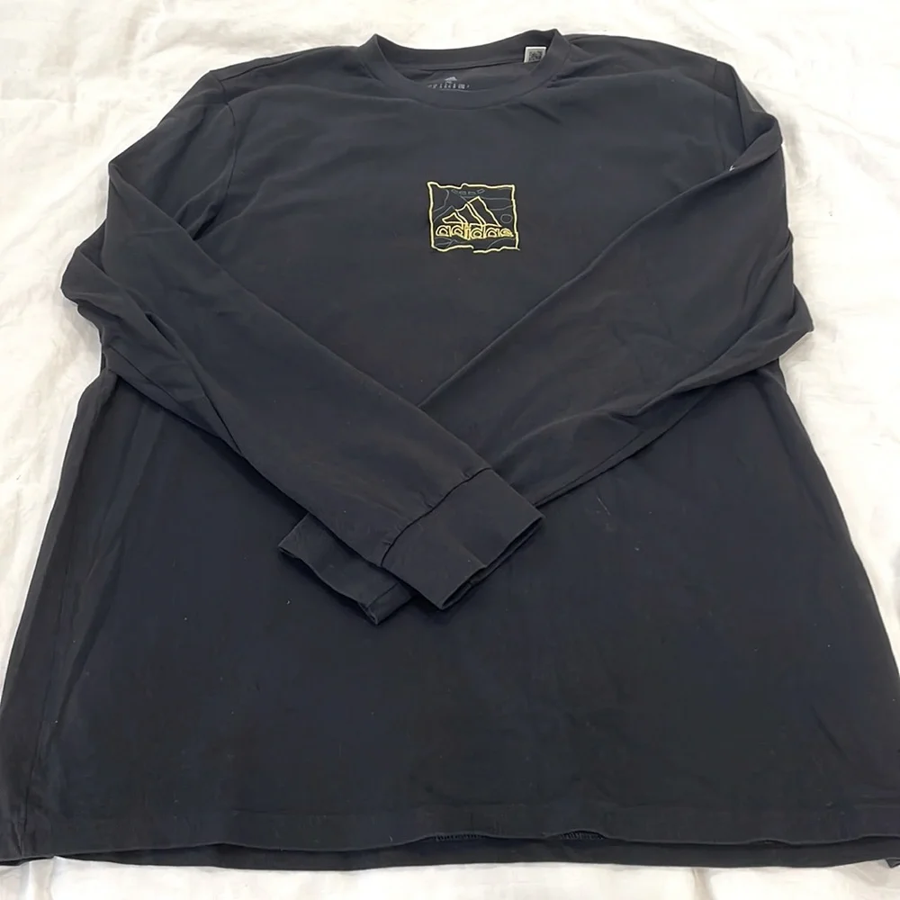 Black Addis’s long sleeve with green and‎ yellow decal in middle ( XL)